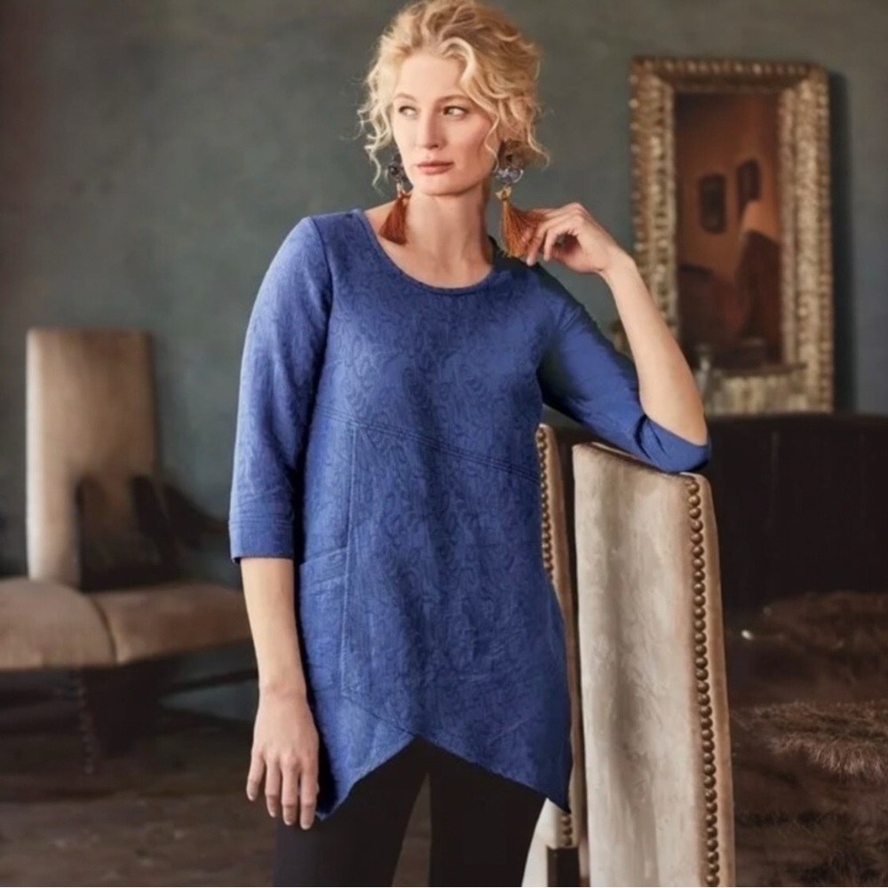 Soft Surroundings XL Rosabella jaquard Gauze Tunic Top
Asymmetrical hemline